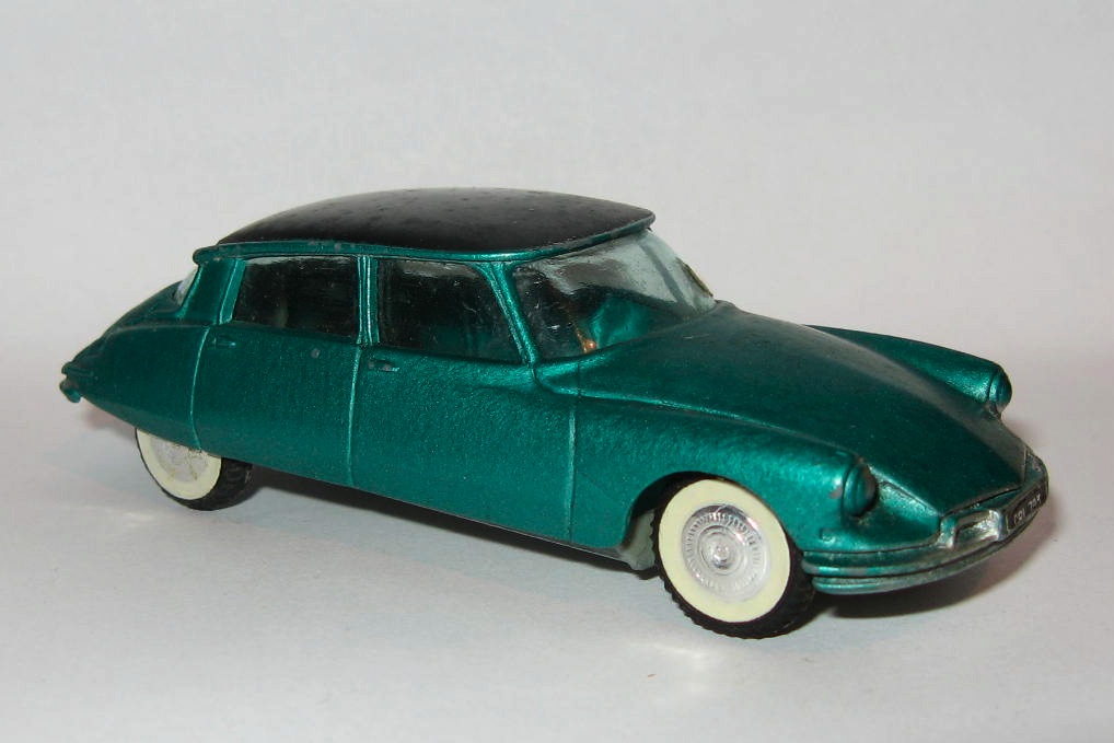 210 CITREON DS19.jpg